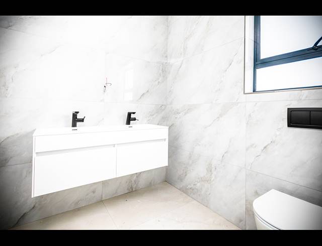 4 BEDROOM FREEHOLD FOR SALE IN SANDOWN